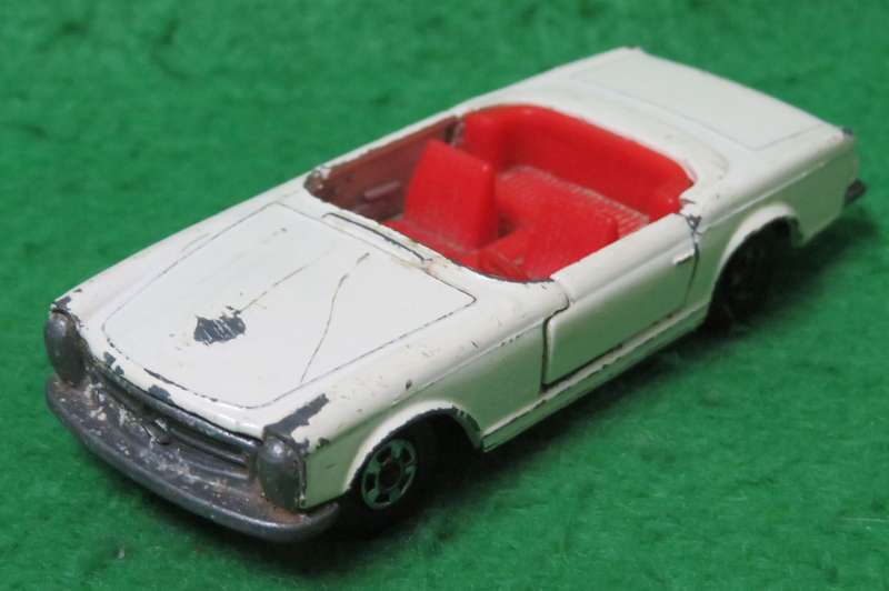 **Matchbox Lesney No.27**Mercedes 230 SL**1970**Vintage**Opening doors**