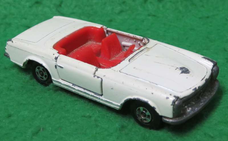 **Matchbox Lesney No.27**Mercedes 230 SL**1970**Vintage**Opening doors**