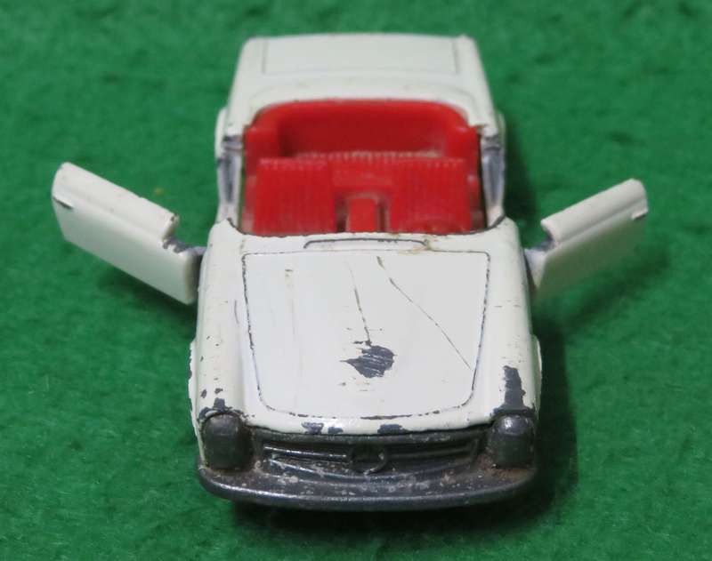 **Matchbox Lesney No.27**Mercedes 230 SL**1970**Vintage**Opening doors**