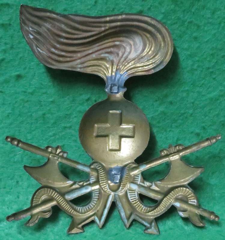 WWII Italian Army Engineers' Pith Helmet Badge Vintage