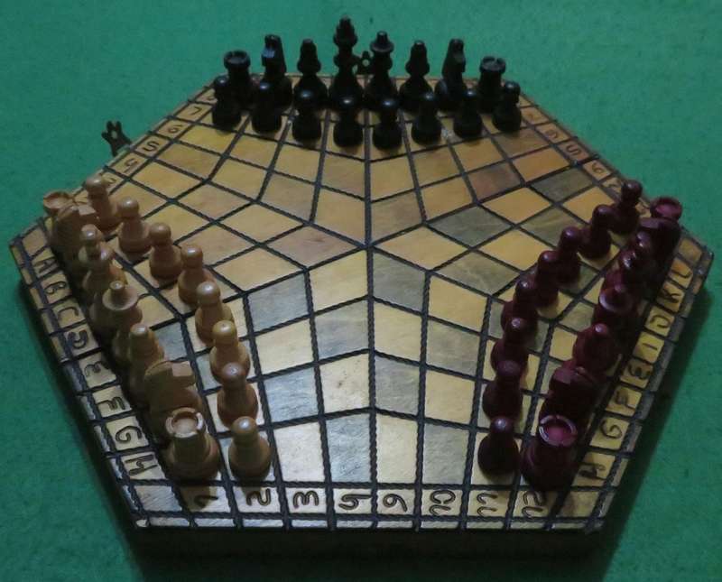 3 Player Chess Set**Hexagonal Board**Wooden Board & Pieces**Made in Poland**Beautiful set**Complete