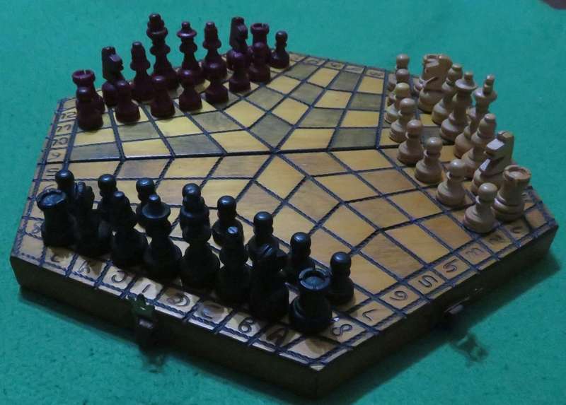 3 Player Chess Set**Hexagonal Board**Wooden Board & Pieces**Made in Poland**Beautiful set**Complete
