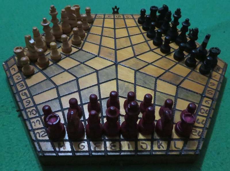 3 Player Chess Set**Hexagonal Board**Wooden Board & Pieces**Made in Poland**Beautiful set**Complete