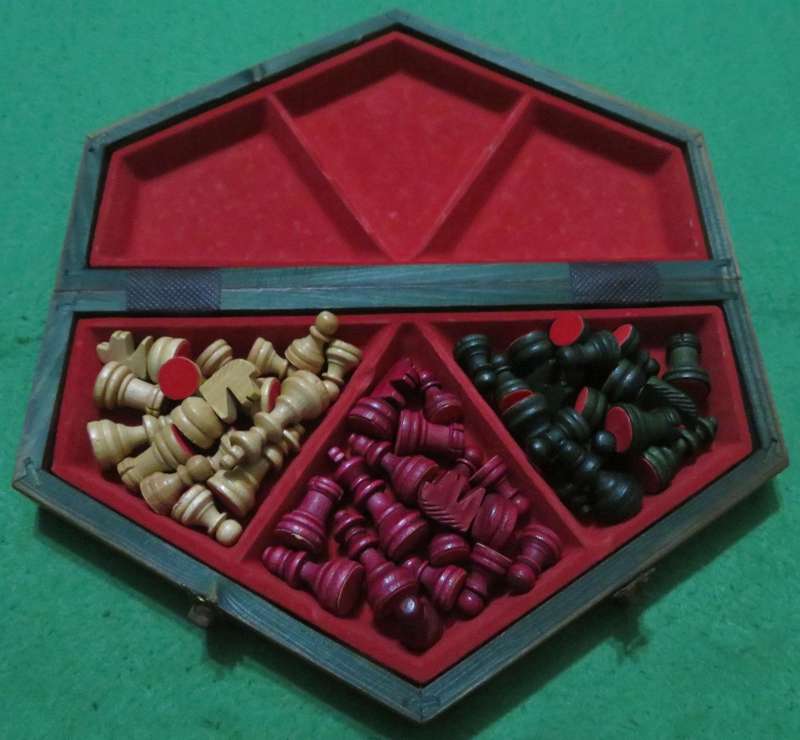 3 Player Chess Set**Hexagonal Board**Wooden Board & Pieces**Made in Poland**Beautiful set**Complete