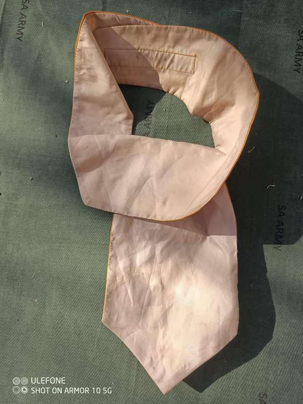 8 SAI Cravat