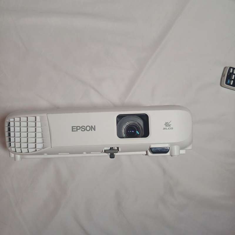 EPSON PROJECTOR EB-E01