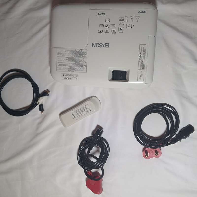 EPSON PROJECTOR EB-E01