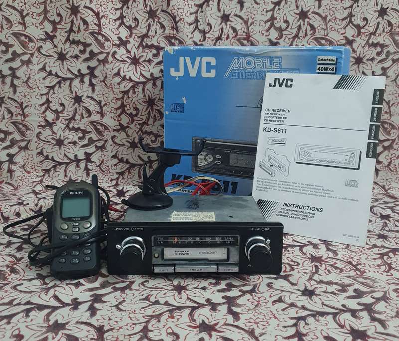 Old Car Radio & Philips Phone, Charger