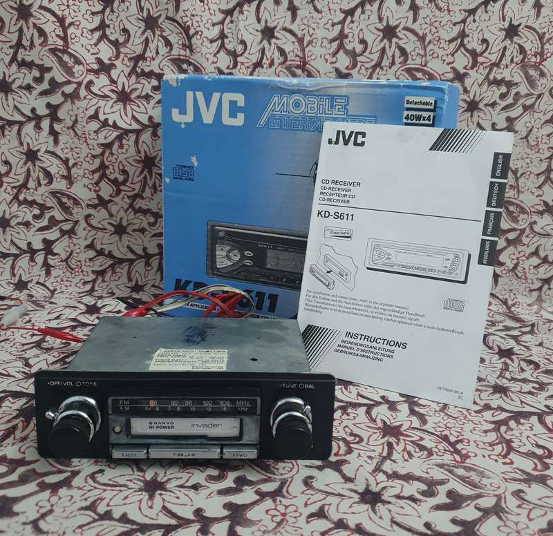 Old Car Radio & Philips Phone, Charger
