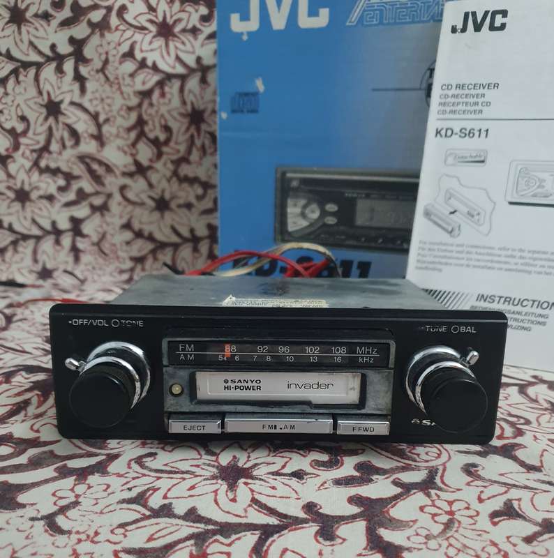 Old Car Radio & Philips Phone, Charger