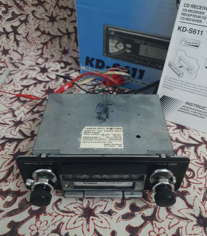 Old Car Radio & Philips Phone, Charger