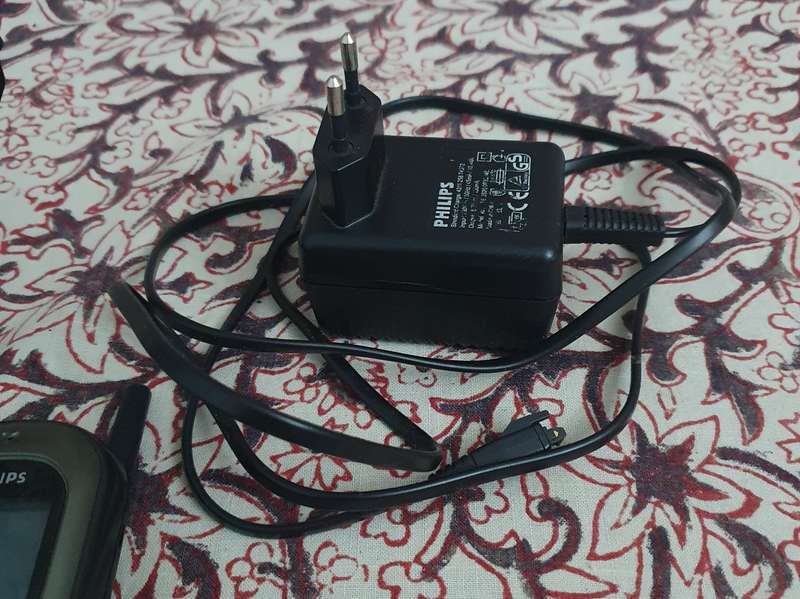 Old Car Radio & Philips Phone, Charger