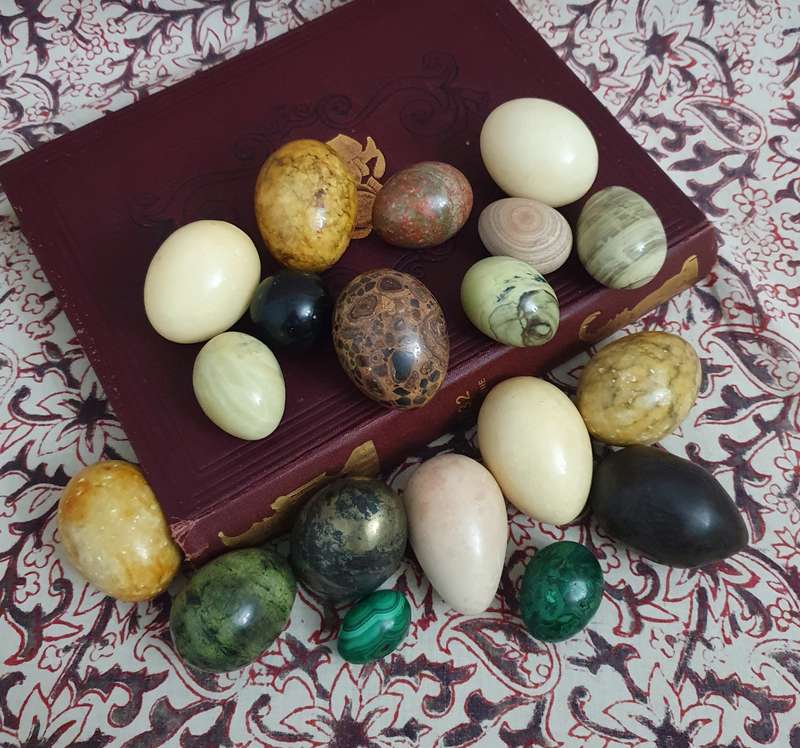 Alabaster Stone Egg Collection 19x Eggs