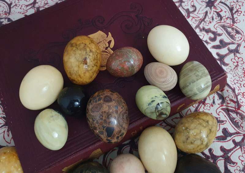 Alabaster Stone Egg Collection 19x Eggs