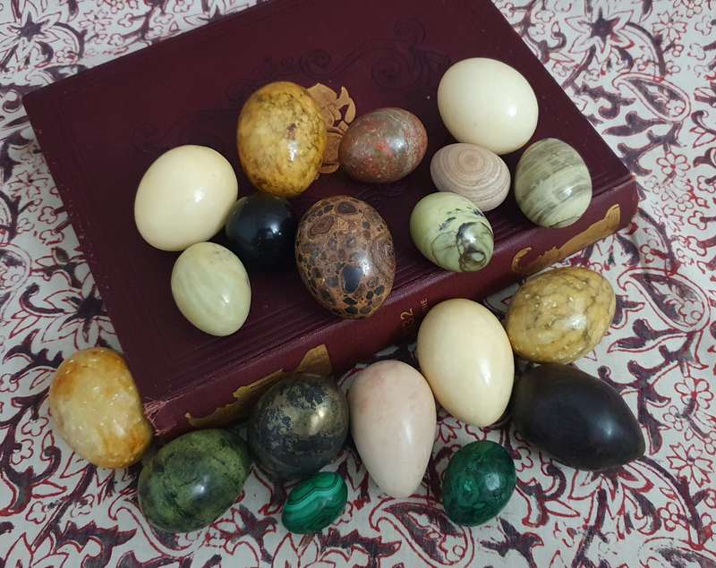 Alabaster Stone Egg Collection 19x Eggs