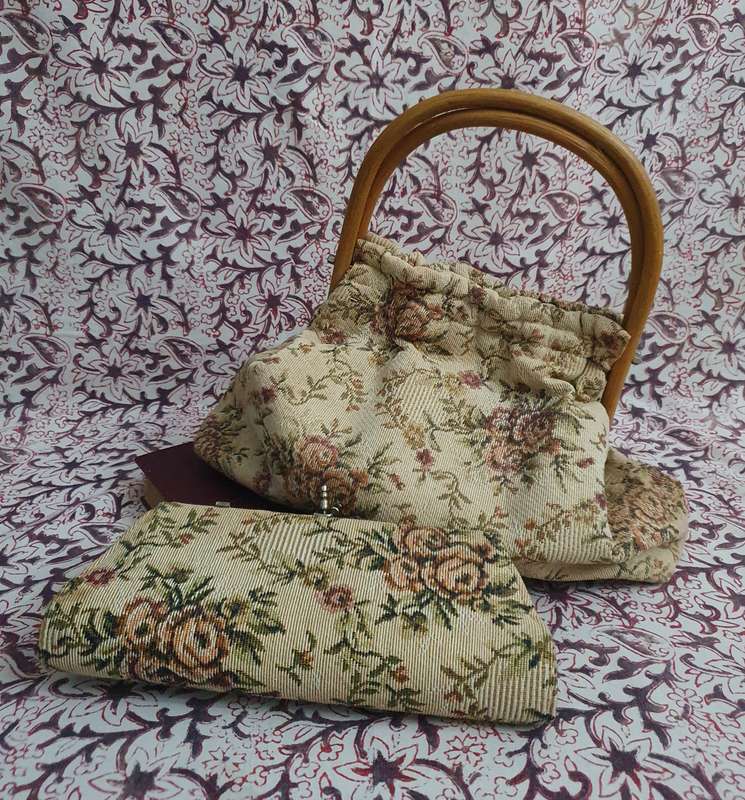 Vintage Floral Tapestry Fabric Hangbag with Wooden Handles & Purse
