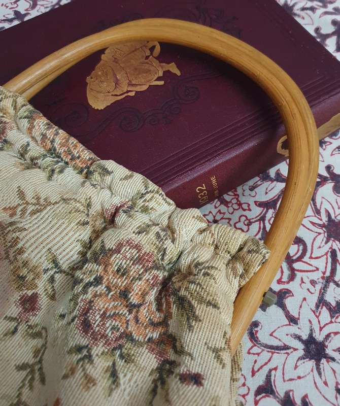 Vintage Floral Tapestry Fabric Hangbag with Wooden Handles & Purse