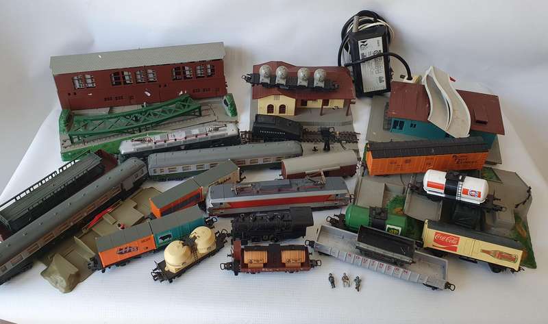 Vintage Large Locomotive Train Set Collection