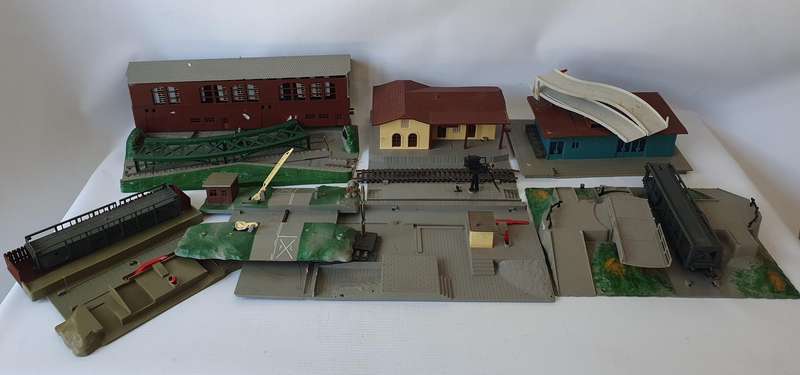 Vintage Large Locomotive Train Set Collection