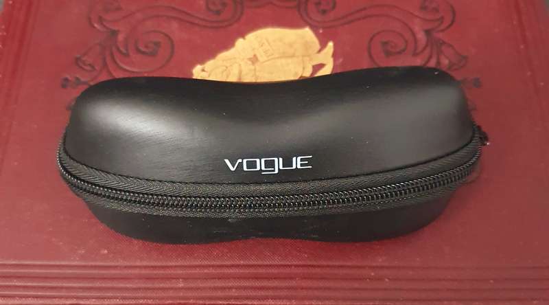 Vogue Sun Glasses Case