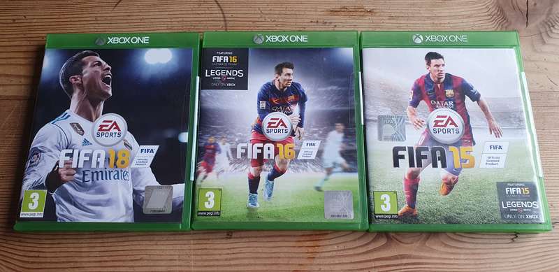 XBOXONE Fifa 18 , 16 & 15 in Cases ( Untested )
