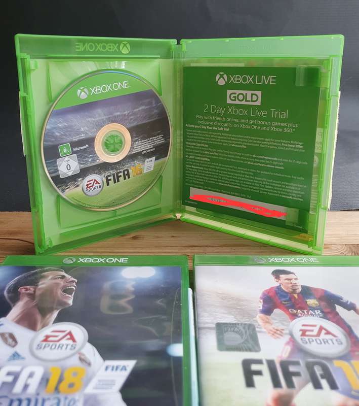 XBOXONE Fifa 18 , 16 & 15 in Cases ( Untested )