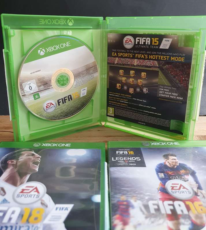 XBOXONE Fifa 18 , 16 & 15 in Cases ( Untested )