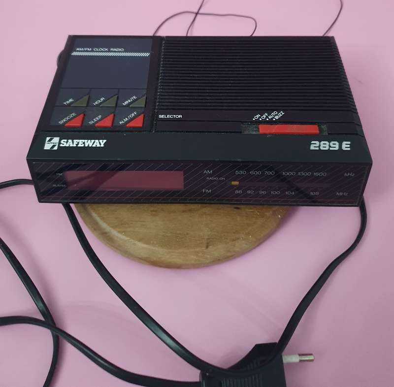 SAFEWAY Clock / Radio