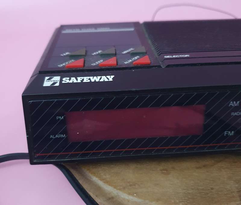 SAFEWAY Clock / Radio