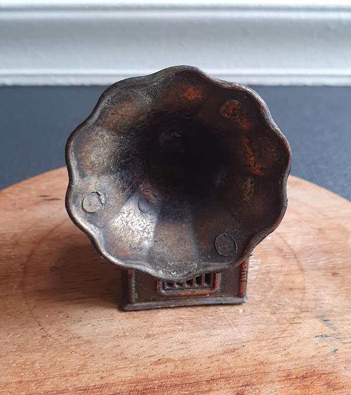 Vintage Durham Industries Die Cast Metal Old Telephone & Gramaphone Record Player Miniture