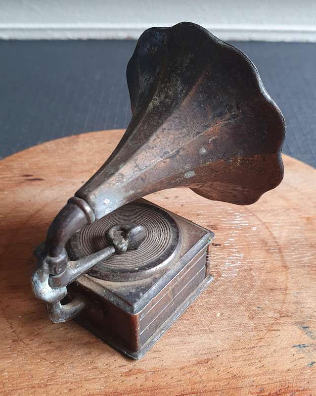 Vintage Durham Industries Die Cast Metal Old Telephone & Gramaphone Record Player Miniture
