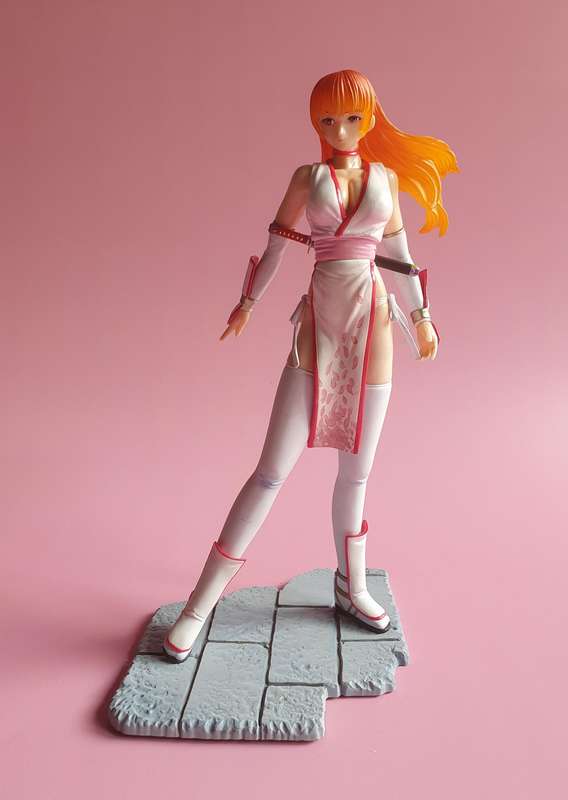 Dead or Alive: Kasumi White Dress Figurine ( Monsieur Bome Collection )
