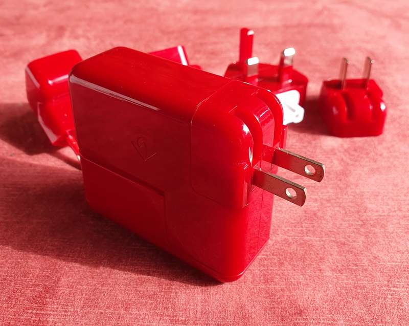 PlugBug Duo iPhone/iPad dual charger + MacBook Travel Adapter