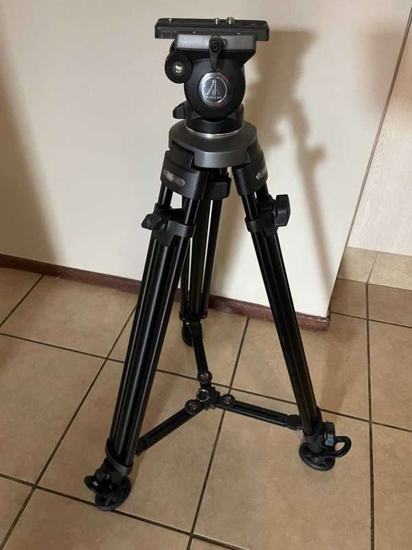 E-IMAGE Professional Heavy-Duty Tripod Stand Kit EK630