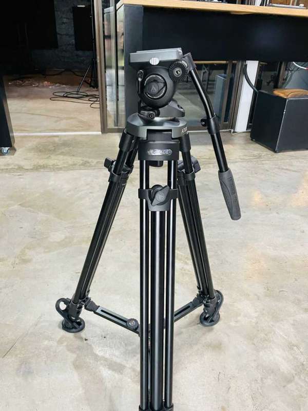 E-IMAGE Professional Heavy-Duty Tripod Stand Kit EK630