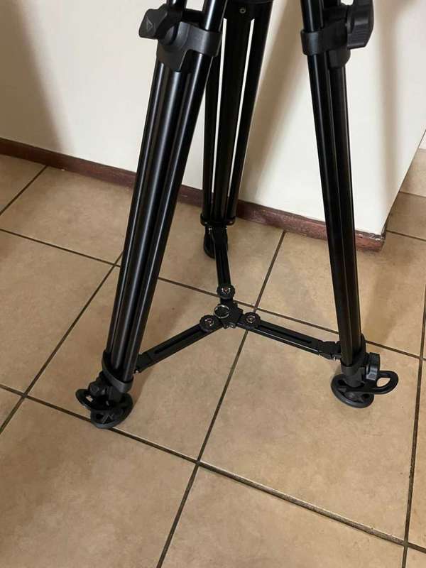 E-IMAGE Professional Heavy-Duty Tripod Stand Kit EK630