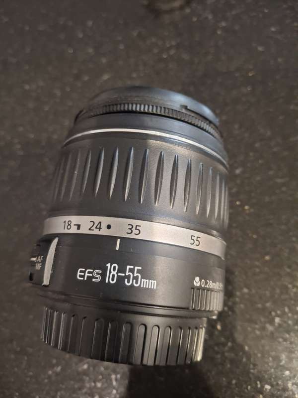 Canon EOS 500D EF-S 18-55 mm IS with Battery Pack (Used)