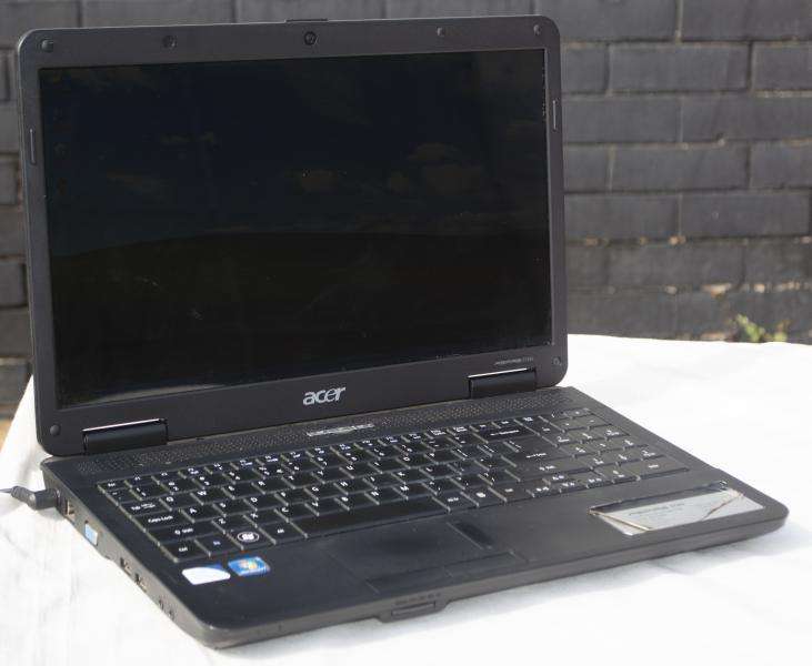 acer laptop, intel pentium dual cpu t4500, 4gb ram, 320gb hd, 14"display, wifi, vga, win xp pro, etc