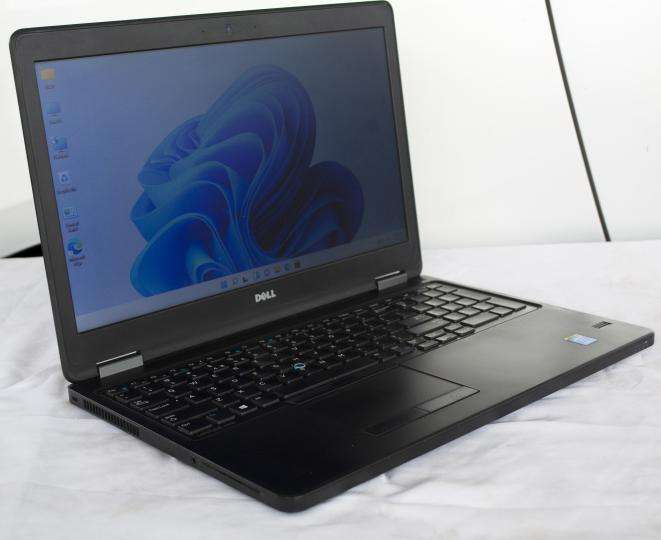 FIRESALE Dell e5550, 5th gen core i5, 500gb hd, 8gb ram, wifi, cam, 15.6``, win 11 pro, etc