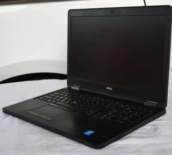 FIRESALE Dell e5550, 5th gen core i5, 500gb hd, 8gb ram, wifi, cam, 15.6``, win 11 pro, etc