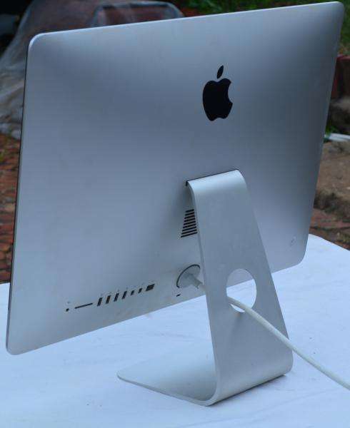 Ultra Slim iMac, core i5, 8gb ram, 1tb hdd, 21.5" display, mac os catalina