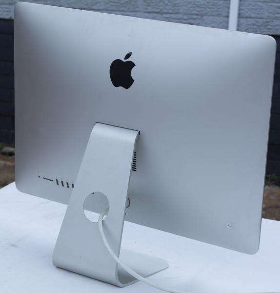 Ultra Slim iMac, core i5, 8gb ram, 1tb hdd, 21.5" display, mac os catalina