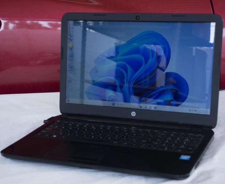 hp15, intel celeron n283, 120gb ssd, 4gb ram, 15.6,  wifi, hdmi, cam, win 11 pro, etc