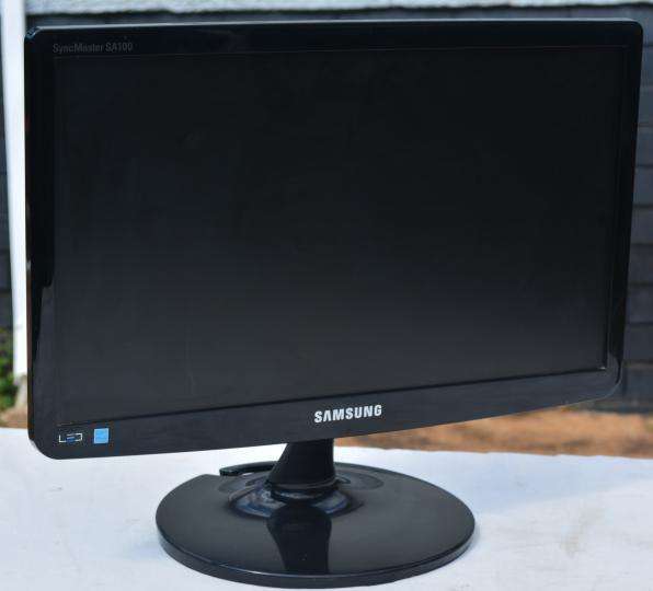 Samsung LCD Monitor S19a100n, 19 Inch, VGA and adapter