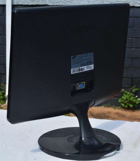 Samsung LCD Monitor S19a100n, 19 Inch, VGA and adapter