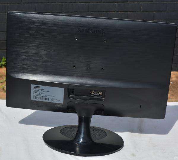 samsung lcd monitor s19d300ny, 19 Inch, vga and adapter