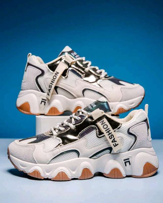 Letter Graphic Lace-Up Chunky Sneaker