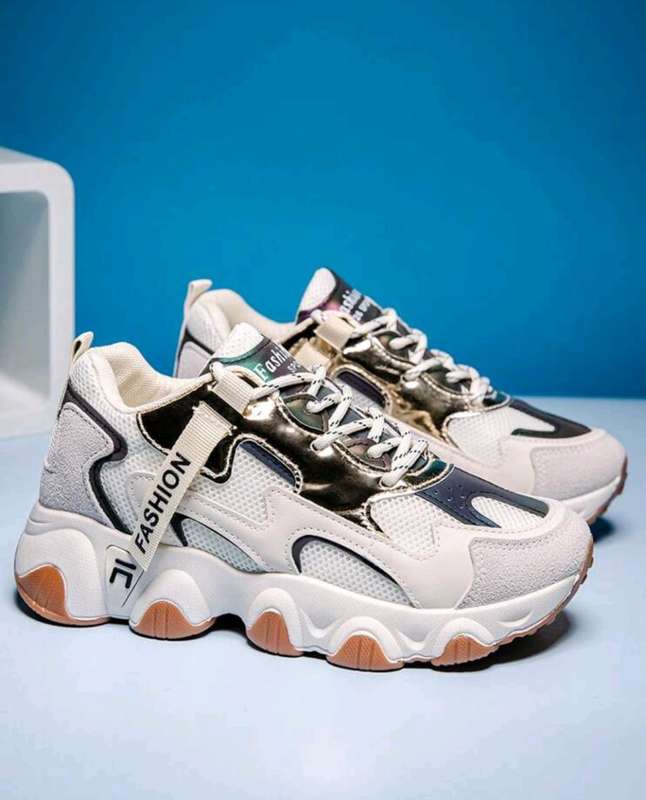 Letter Graphic Lace-Up Chunky Sneaker