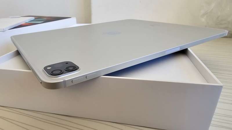 Apple iPad Pro 12.9 inch 5th Gen 512GB Wi-Fi + Cellular - Includes Free Tuffluv Case (Value R400.00)