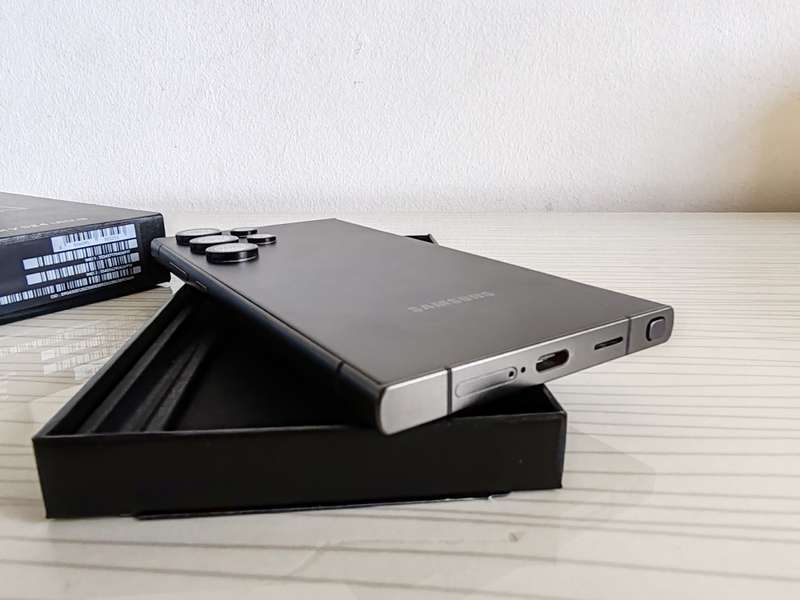 Samsung S24 Ultra 256GB - Titanium Gray.